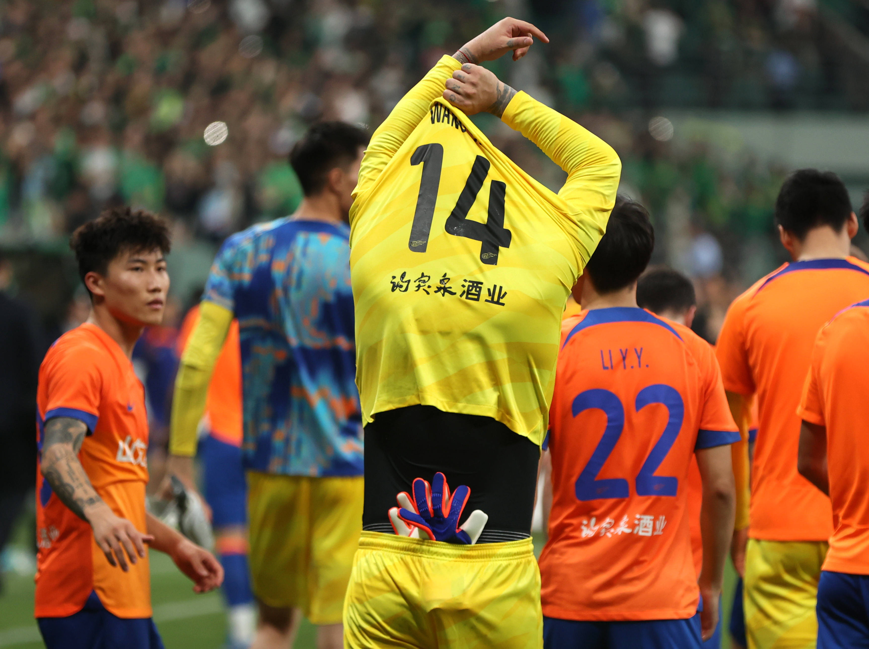 kaiyun 官网-包含亚冠倒计时，山东泰山赛后复出首秀，细节引发关注，震撼外界，资深球员宣示担当的词条